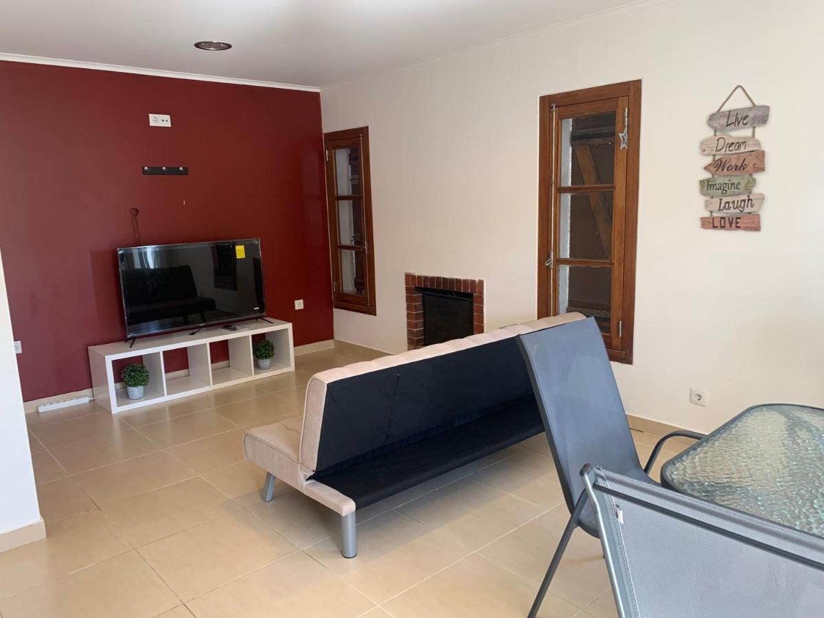Holiday home Aroeira House *