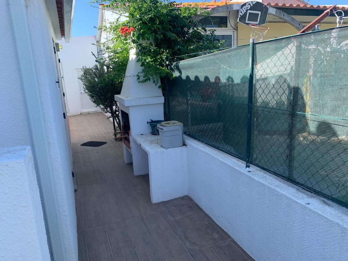 Holiday home Aroeira House *